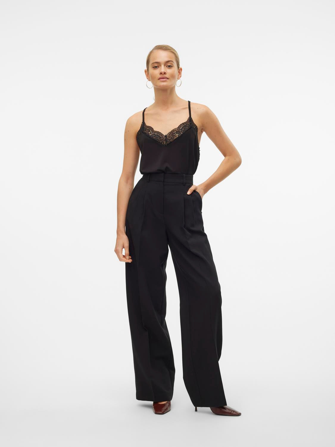 model_shot-front_full